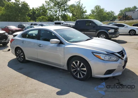 2017 Nissan Altima 2.5 z USA, uszkodzony, nr VIN 1N4AL3AP5HC267031